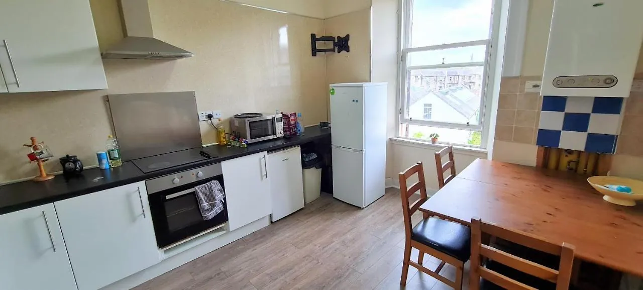 Spacious Ensuite Rooms In Edinburgh City Centre - Five Star Amenities - Excellent Location