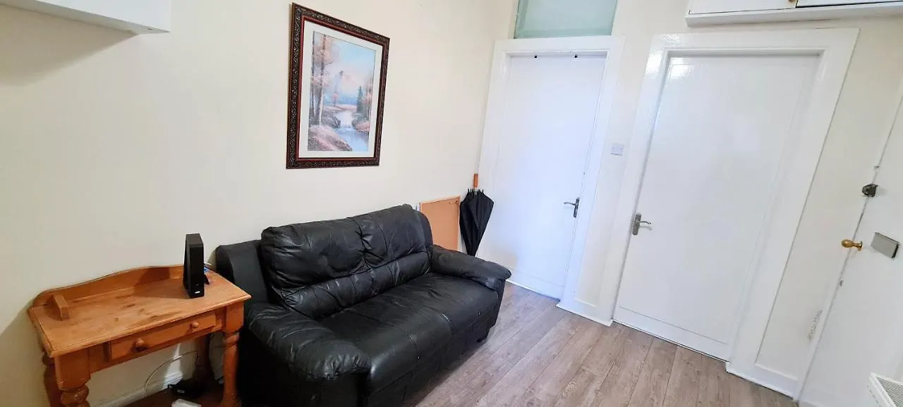 Konukevi Spacious Ensuite Rooms In Edinburgh City Centre - Five Star Amenities - Excellent Location