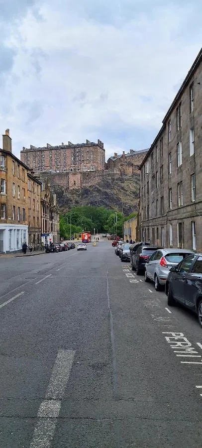 Spacious Ensuite Rooms In Edinburgh City Centre - Five Star Amenities - Excellent Location